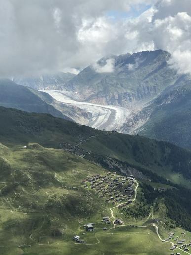 Blick auf den grossen Aletschgletscher und Belalp