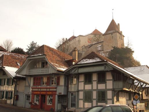 Laupen mit Schloss